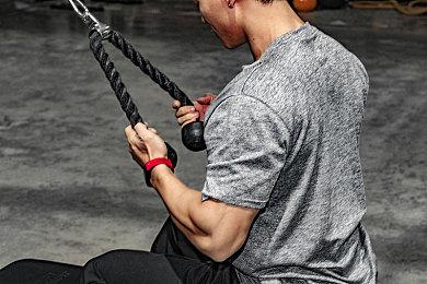 《对马岛之魂》动画师出品 恐龙咬剑对战类魂动作游戏《恐龙之刃》公布